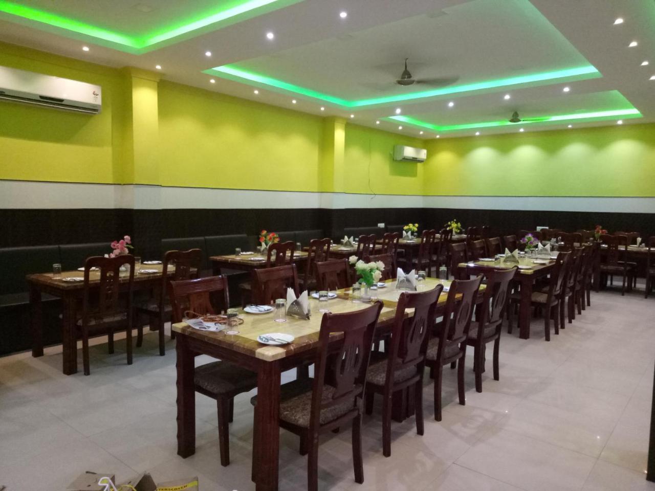 Hotel Landmark Purî Extérieur photo