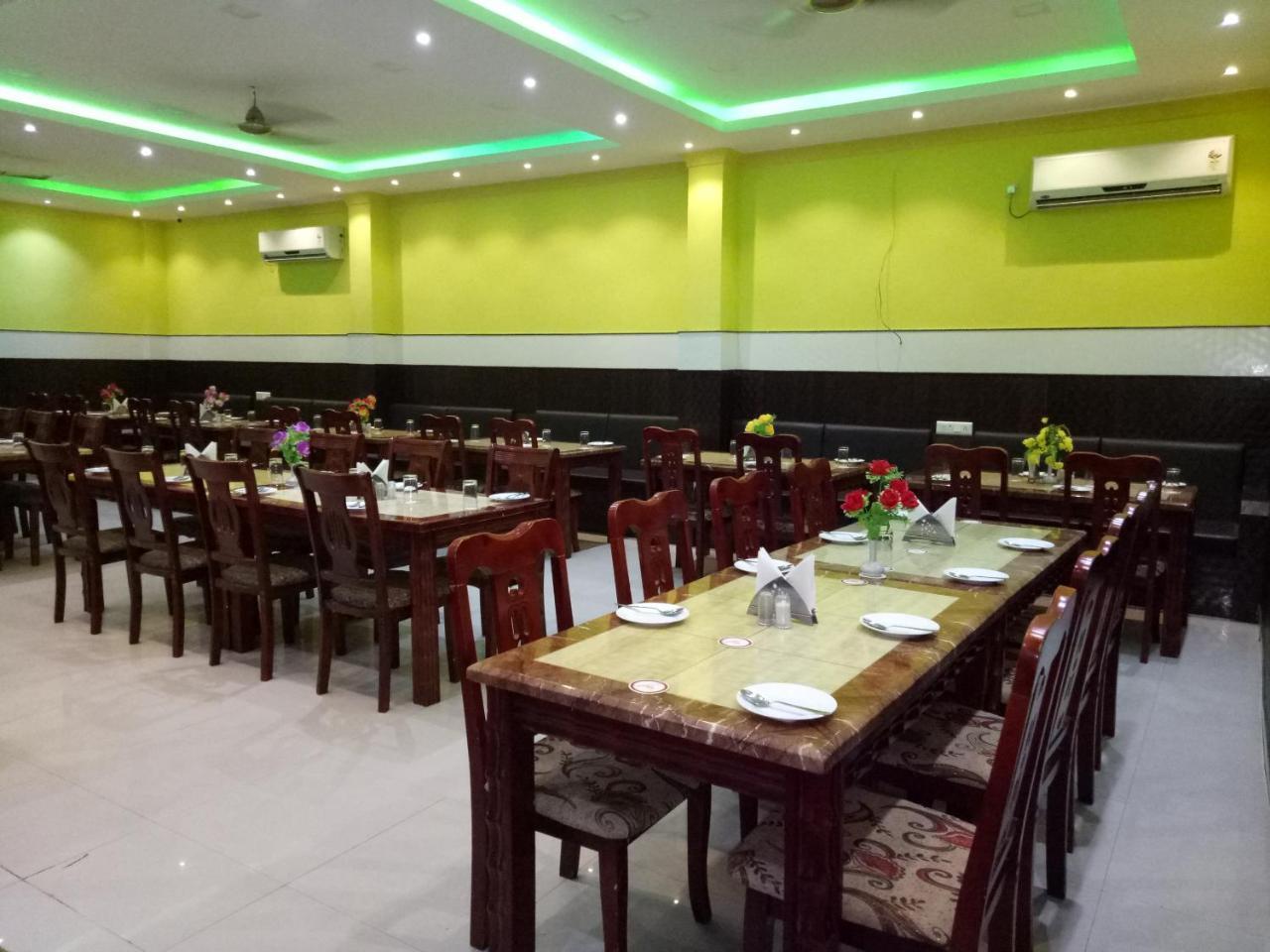 Hotel Landmark Purî Extérieur photo